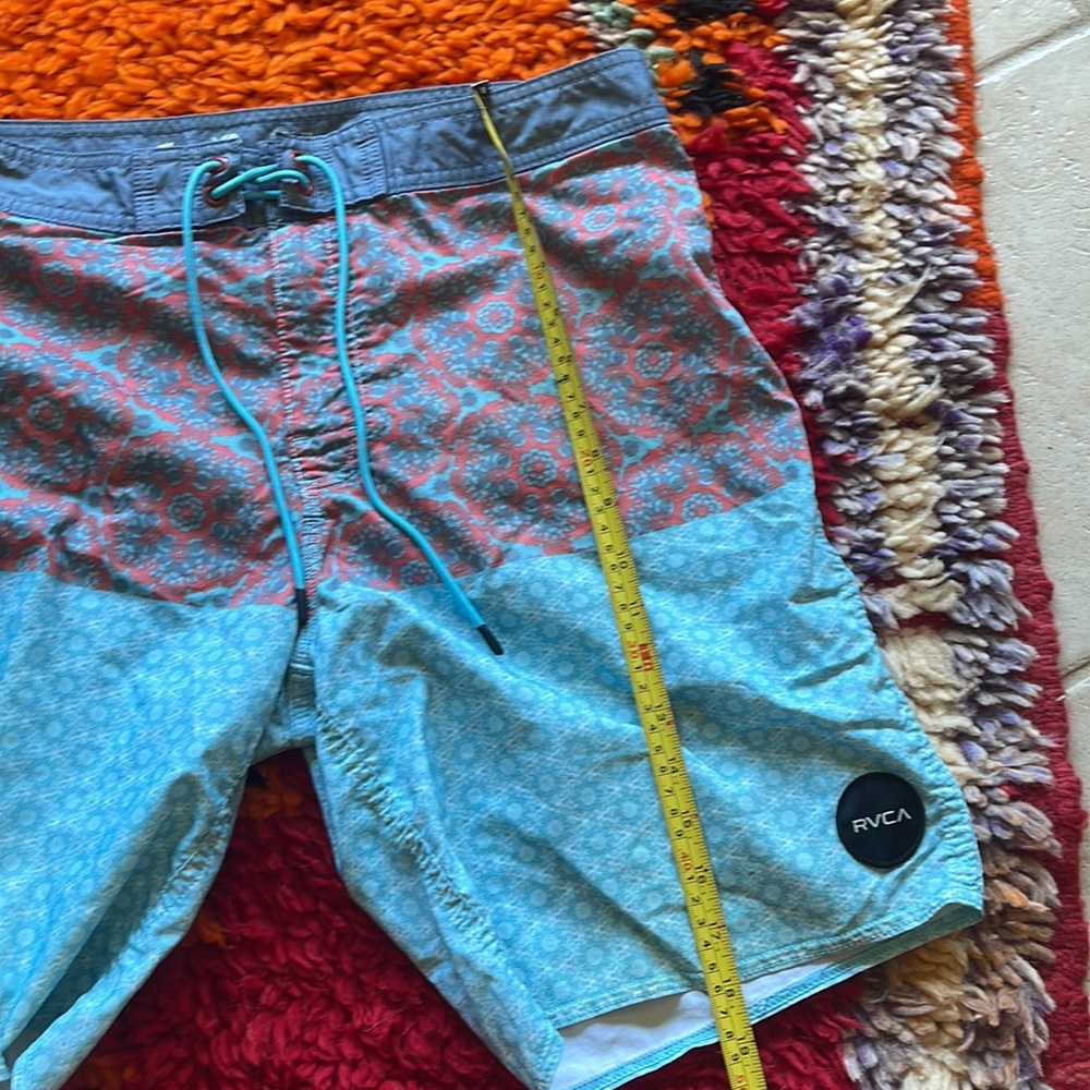 RVCA Size 33 Mandala Boardshorts